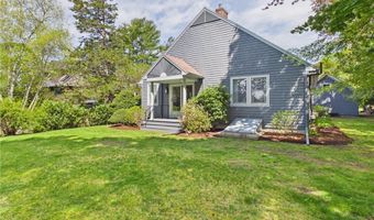 30 Forest Rd W, Bristol, RI 02809