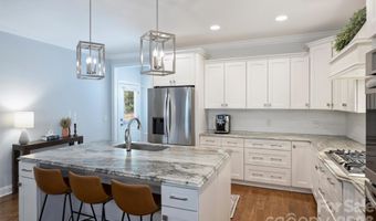 1617 Hawthorne Ln, Charlotte, NC 28205