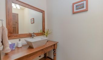 932 Emerald Pines Dr, Arnolds Park, IA 51331