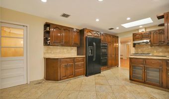 260 Oakridge Ln, Albertson, NY 11507