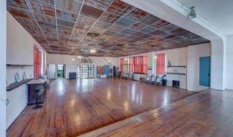 107 E 7th Ave, Arkansas City, KS 67005