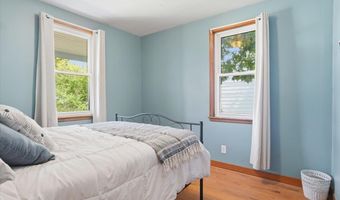 51 Cayuga Ct, Burlington, VT 05408