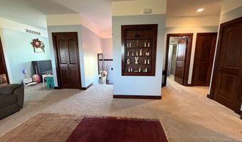 1524 Beechwood Dr, Aurora, NE 68818