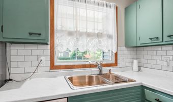 1602 Golden Oak Ln, Madison, WI 53711