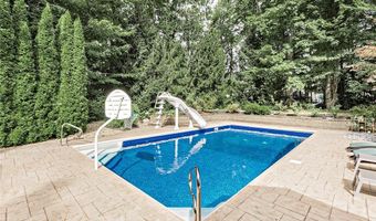 225 Linwood Ln, Aurora, OH 44202