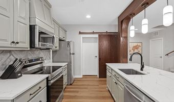 918 E Lakecrest Dr, Andover, KS 67002