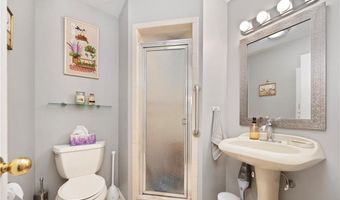 933 Williamsburg Cir, Warwick, RI 02886