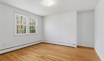 2 High Ridge Dr, Cumberland, RI 02864