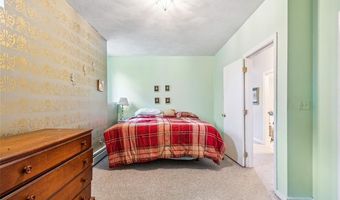 93 Church St, Barrington, RI 02806