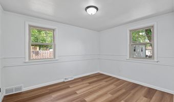 1074 6TH St, Green Bay, WI 54304
