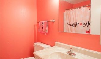 1104 Netherton Ct, Amherst, NY 14051