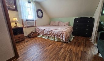 312 W Locust St, Aurora, MO 65605