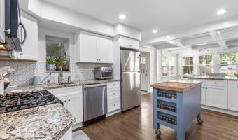 20 Bradley Ave, Branford, CT 06405