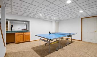 1713 Edgewood Dr, Algonquin, IL 60102