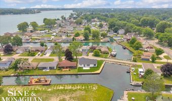 144 Channelsyde Dr, Algonac, MI 48001