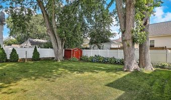 15 Wollaston St, Cranston, RI 02910