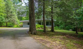 74 Woods Rd, Bethany, CT 06524