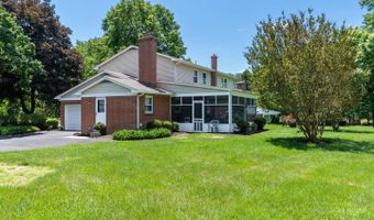 114 W SAVANNAH Dr, Bear, DE 19701