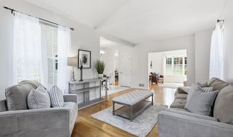 46 Dundee Dr, Cheshire, CT 06410