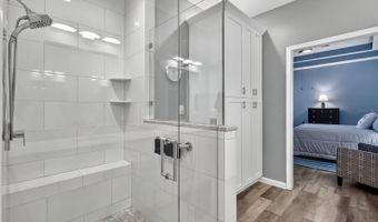 5610 GOLDEN ISLES Dr, Apollo Beach, FL 33572