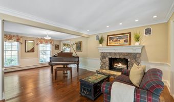 6 Pine Hill Rd, Burlington, CT 06013