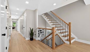 29 W 9TH St, Bayonne, NJ 07002