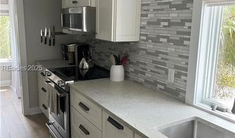 10 Johnston Way E, Bluffton, SC 29910