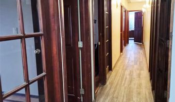 121 W Oak St, Amityville, NY 11701