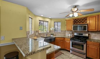 15 Nipmuc Trl A, North Providence, RI 02904