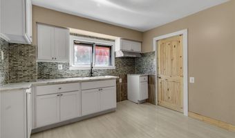 689 Longmeadow Rd, Amherst, NY 14226