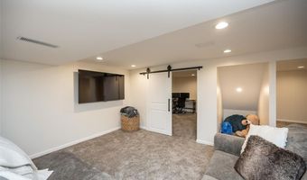 704 Woodrun Dr, Ballwin, MO 63021