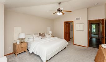 4518 Hemingway Dr, Ames, IA 50014