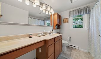 16 Driscoll Rd, Branford, CT 06405