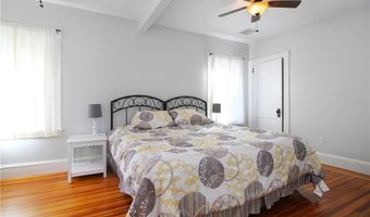 22 Bateman Ave, Newport, RI 02840