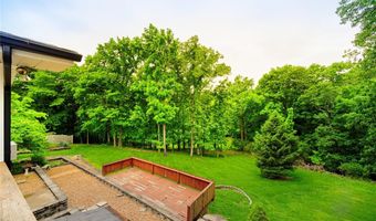 50 W Oak Hill Dr, Ballwin, MO 63021