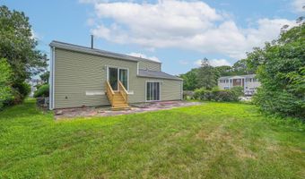 20 Sunshine Ln, Amityville, NY 11701