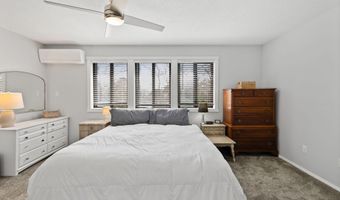 2 Roundhouse Rd 2, Bourne, MA 02532