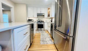35 Memorial Blvd 1, Newport, RI 02840