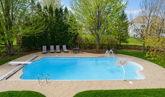 3 BLACKWOLF Ct, Algonquin, IL 60102