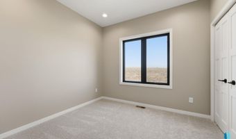 405 N Sunshine Ave, Brandon, SD 57005