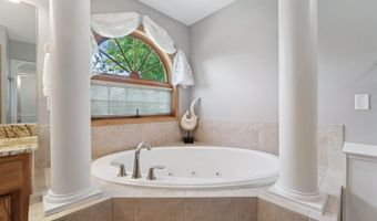 228 E THORNBROOK Ln, Appleton, WI 54913