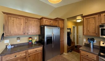 2201 Stone Gate Ct, Aberdeen, SD 57401