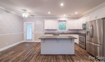 939 Old Stagecoach Rd, Camden, SC 29020