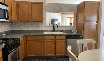 2043 Peach Tree Ln, Algonquin, IL 60102