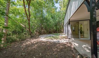 8 HILLTOP Ct, Appleton, WI 54914