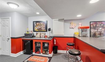 1250 Orchard Glen Dr, Amherst, OH 44001