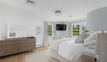 45 Meadowbrook Dr, Barrington, RI 02806