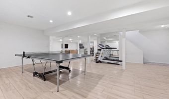19 Sunset Rd W, Albertson, NY 11507