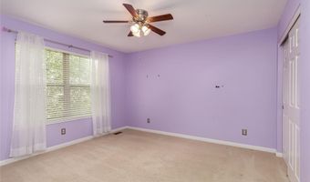 876 Kiefer Trails Dr, Ballwin, MO 63021