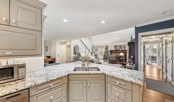 302 Fox Hollow Woods Dr, Ballwin, MO 63021